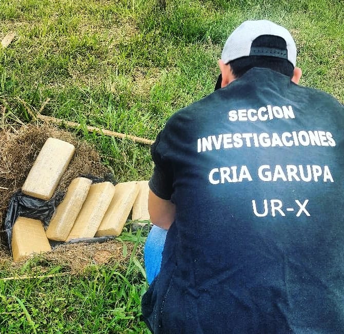 Policías antinarcóticos incautaron marihuana oculta preparada para ser trasladada en Garupá imagen-2