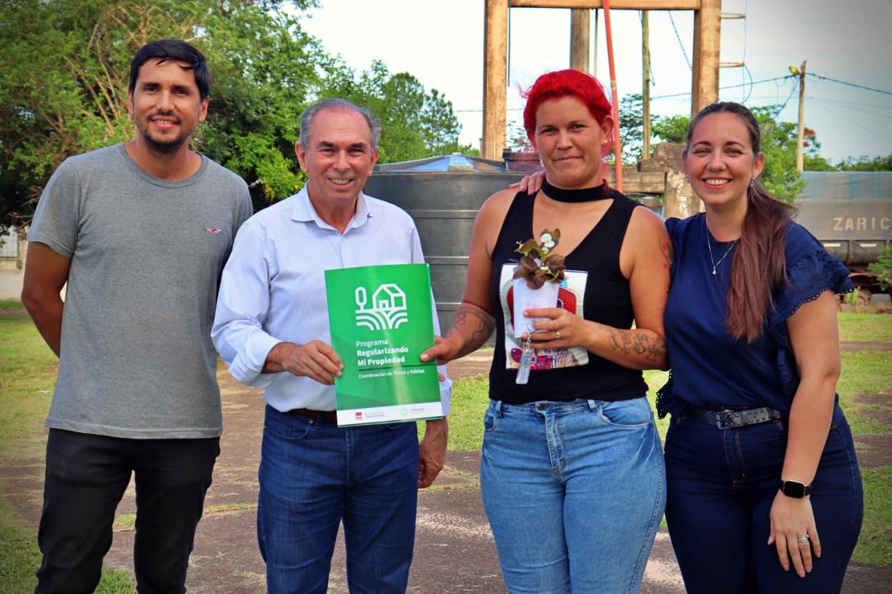 Regularización dominial: familias del barrio Cruz del Sur recibieron permisos de ocupación imagen-2