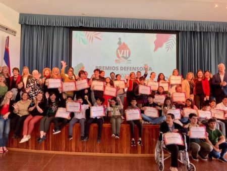 Premios Defensoría 2023 reconoce a niños, niñas y adolescentes destacados y a quienes promueven el respeto por los DNNyA imagen-2