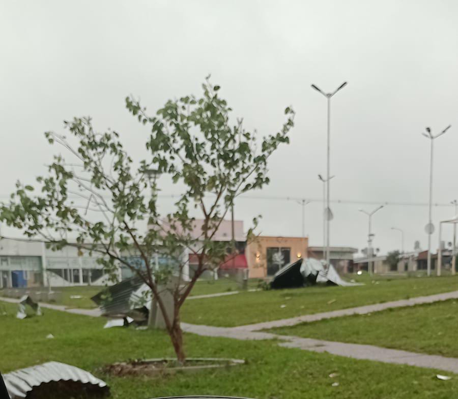 Itaembé Guazú, tras el último temporal: Hay unas 700 casas dañadas y el 80% con tanques perforados por la feroz granizada, según relevamiento imagen-1