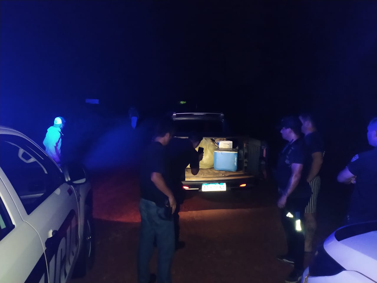 Policías interceptaron dos vehículos con contrabando de neumáticos en operativo rural nocturno imagen-2