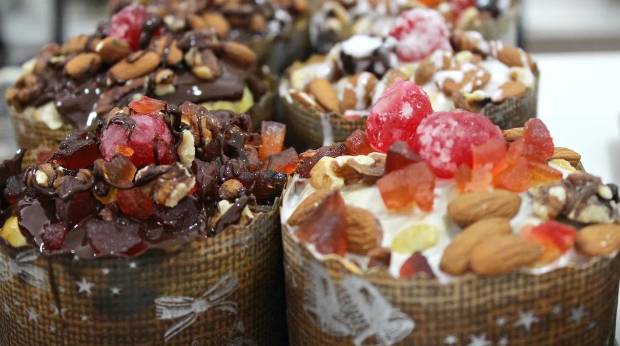 Fiestas amargas: las frutas importadas encarecen el pan dulce, que ya se vende a precios "prohibidos" imagen-4