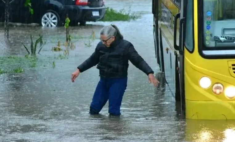 Histórico temporal deja a la ciudad de Formosa completamente inundada imagen-4