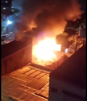 Incendio en una vivienda en calle Alvear casi avenida Corrientes imagen-1