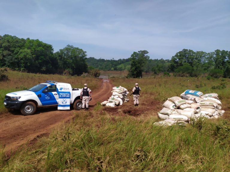 Prefectura secuestró en El Soberbio más de 6.500 kilos de soja imagen-28