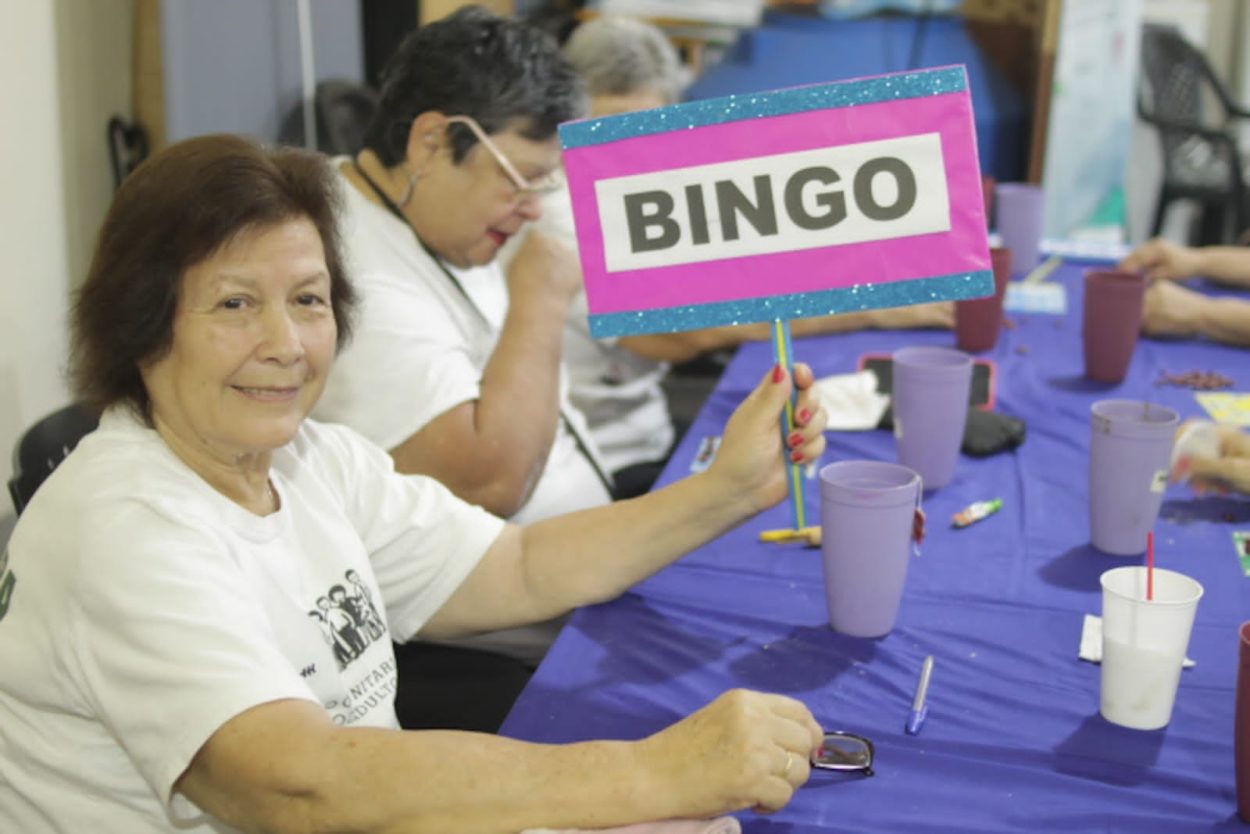 Exitoso Té Bingo para adultos mayores en Centro Rocamora imagen-2