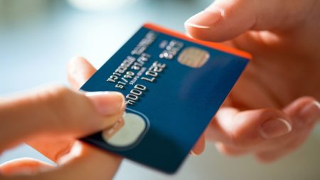 Las operaciones con tarjetas de crédito en dólares crecieron en noviembre imagen-2