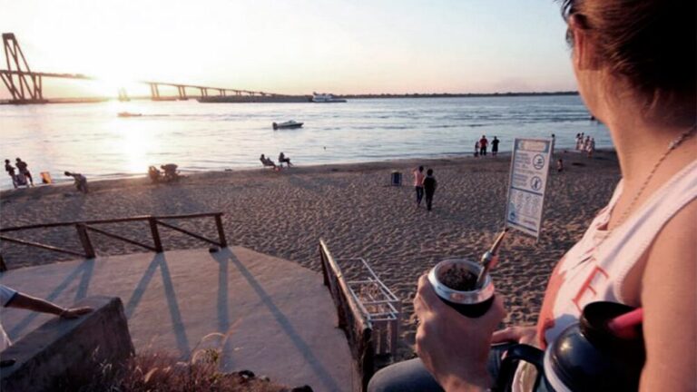 Vedaron la pesca en la costanera de Corrientes por una "inusual concentración de peces" imagen-43