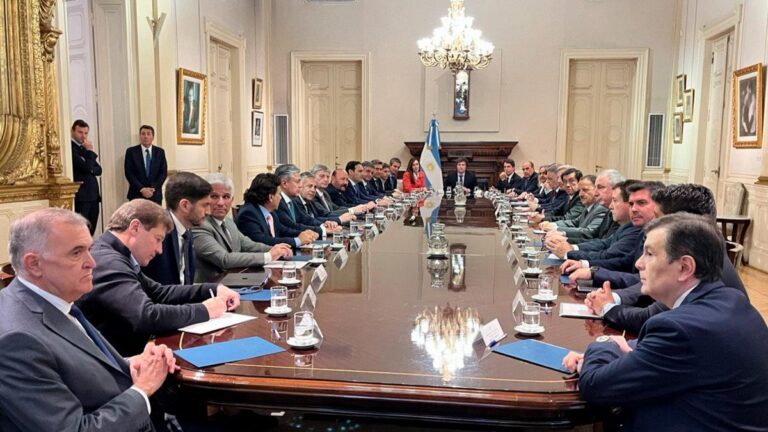 Comenzó la reunión de Milei con los gobernadores en la Casa Rosada imagen-43