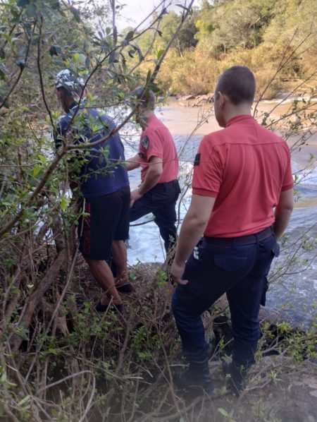 Florentino Ameghino: Fue hallada sin vida la joven que cayó a las aguas del Arroyo Once Vueltas imagen-12