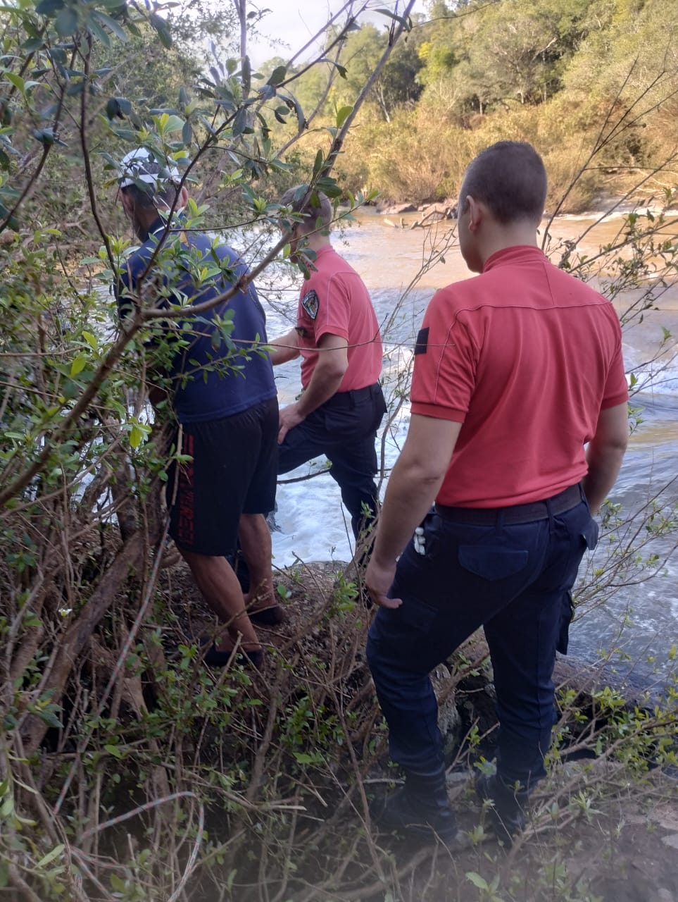 Florentino Ameghino: Fue hallada sin vida la joven que cayó a las aguas del Arroyo Once Vueltas imagen-7
