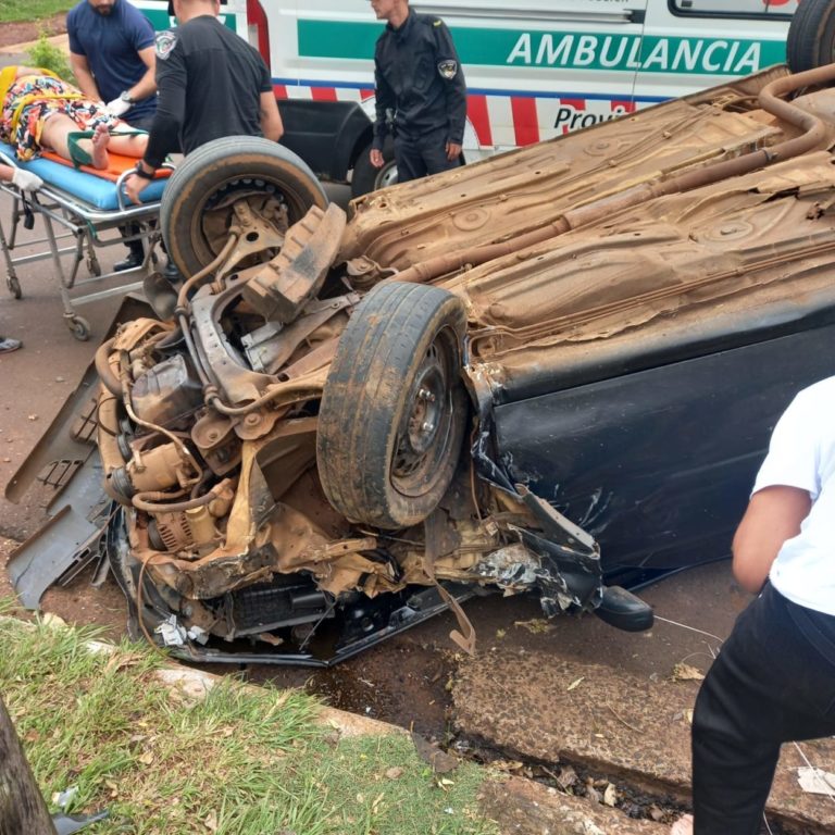 Se durmió al volante, despistó y volcó imagen-10