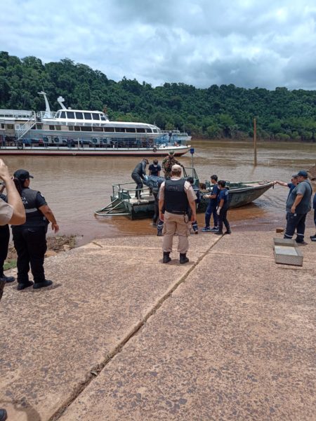 Hallaron el cuerpo del joven jujeño que fue arrastrado por la corriente en el Salto Mariposa de Puerto Iguazú imagen-7