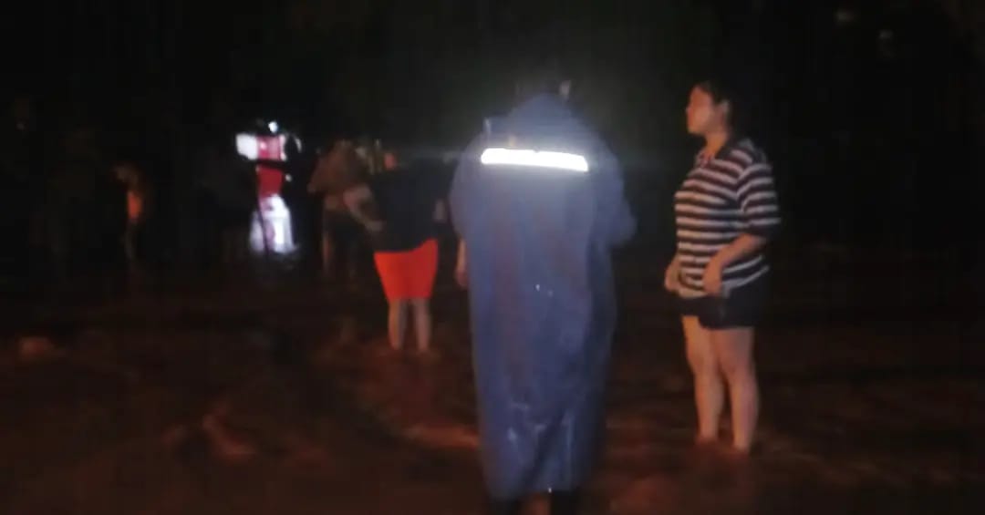 La Policía asistió a familias afectadas por anegamientos en Candelaria y Garupá imagen-4