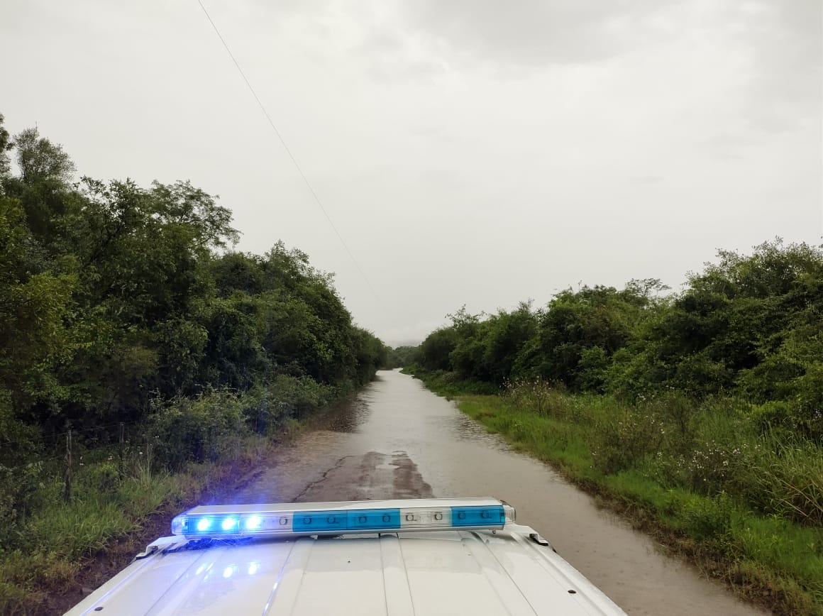 Profundidad: por las intensas lluvias desbordó el arroyo Garupá imagen-1