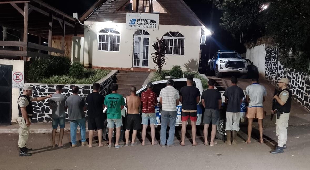 Secuestran en la costa de El Soberbio 3.700 kilos de tabaco ilegal y detienen a 11 contrabandistas imagen-1