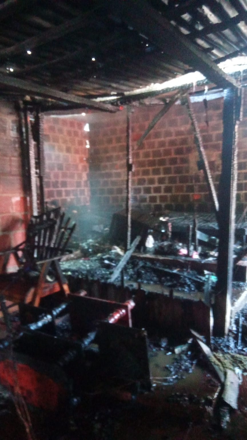 Una familia lo perdió todo en voraz incendio de su casa y piden donaciones imagen-1