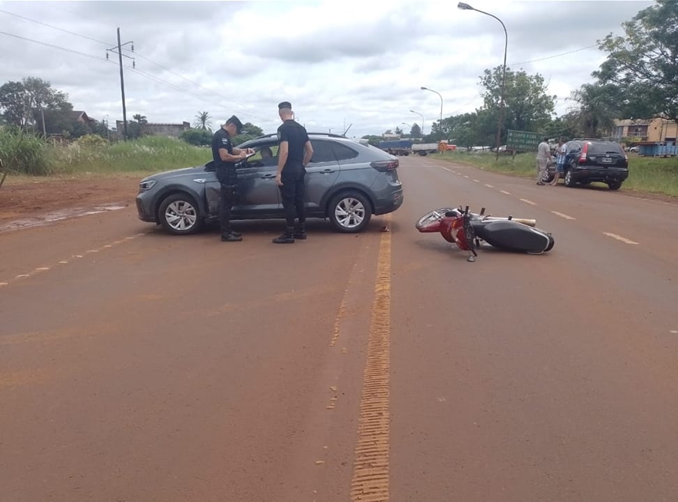 Una motociclista resultó lesionada tras colisionar con un automóvil sobre ruta nacional 14 imagen-1