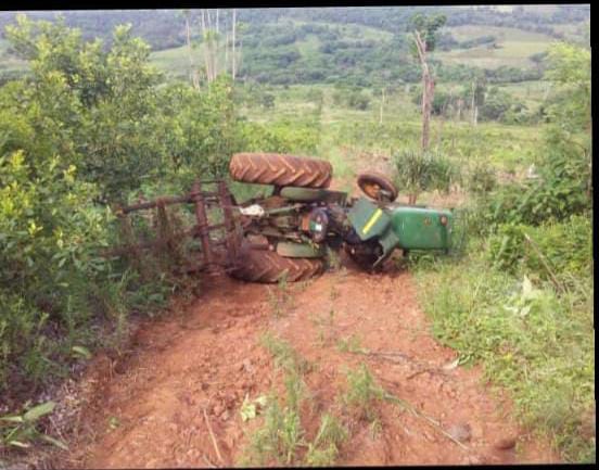 Falleció un agricultor tras volcar con su tractor imagen-1