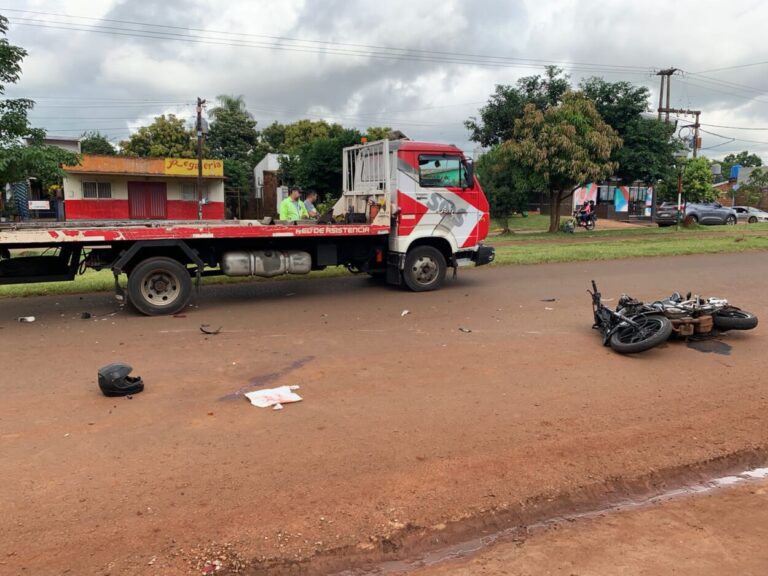 Motociclista resultó lesionado tras colisionar contra una camión imagen-45