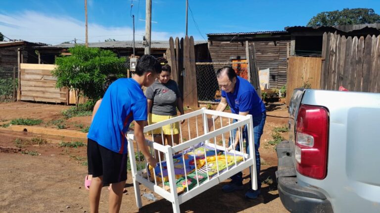 La Clinica del Juguete entregó una cuna y artículos varios al barrio Santa Cecilia  imagen-22