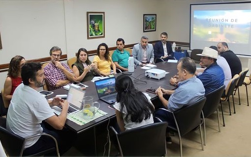 Agro: desarrollo sostenible y cuidado de productores marcan la agenda en la primera reunión estratégica del Ministerio imagen-1