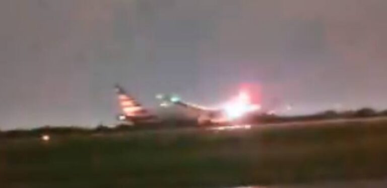 Un avión que iba a Miami fue impactado por un rayo y tuvo que aterrizar de emergencia en Ezeiza imagen-49