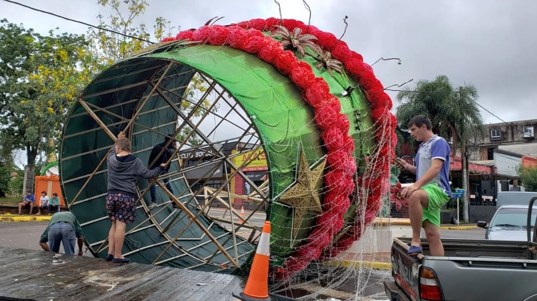 Tras el intenso temporal, la comisión organizadora de  Fiesta Nacional de la Navidad señaló que refaccionarán los adornos dañados imagen-2