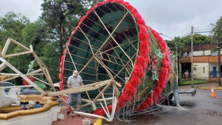 Tras el intenso temporal, la comisión organizadora de  Fiesta Nacional de la Navidad señaló que refaccionarán los adornos dañados imagen-9