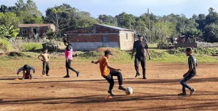 Entre las actividades que realiza el Movimiento Evita en Roca, se destacan el trabajo de la cooperativa y el deporte Entre las actividades que realiza el Movimiento Evita en Roca, se destacan el trabajo de la cooperativa y el deporte imagen-2