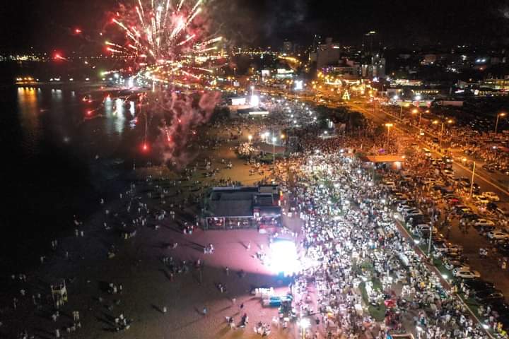 En Encarnación, una multitud recibió el Año Nuevo en la playa San José imagen-2