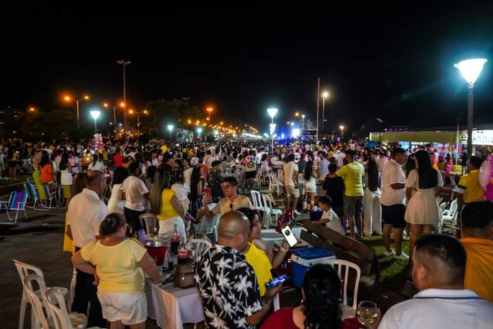 En Encarnación, una multitud recibió el Año Nuevo en la playa San José imagen-12