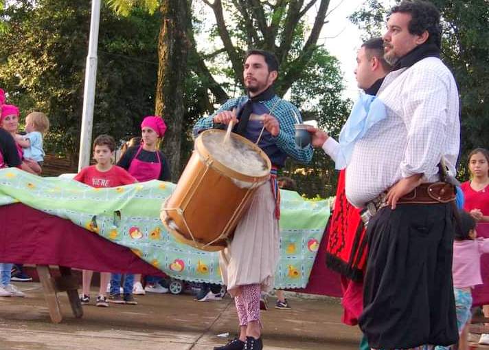 Jardín América: Ballet de folclore "Teko Porá" del Área Cultura del Movimiento Evita, en la Fiesta Provincial del Turista imagen-8