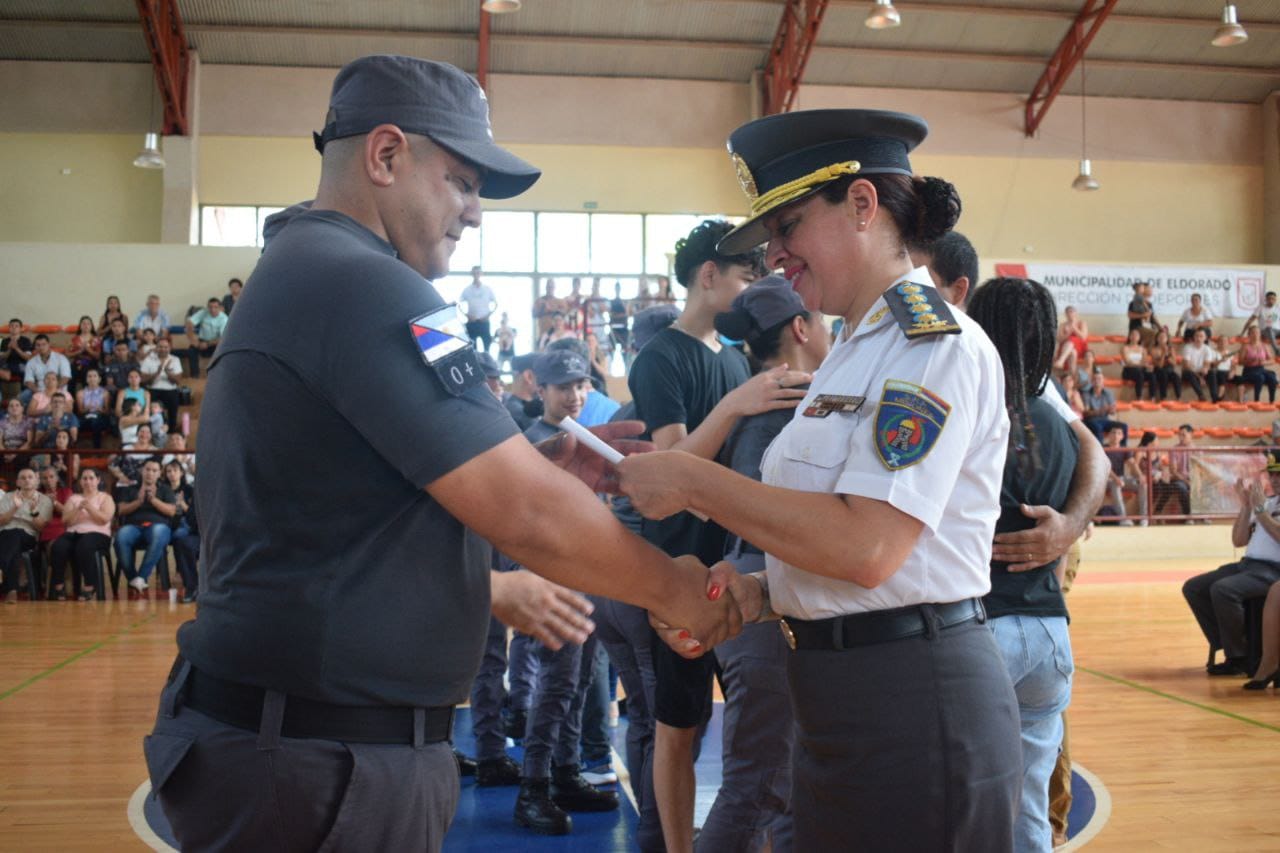 En acto anual realizado en Eldorado, 124 penitenciarios recibieron sus certificados de ascenso imagen-2
