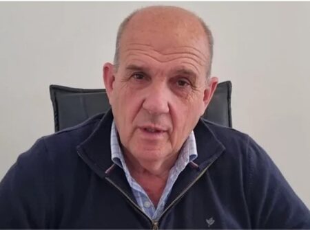 Un Intendente quiere declarar «persona no grata» a los que avalen DNU de Javier Milei Un Intendente quiere declarar "persona no grata" a los que avalen DNU de Javier Milei imagen-2