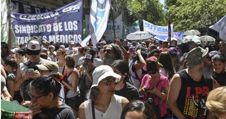 Arrancó el paro nacional en rechazo a las políticas del gobierno de Milei imagen-13