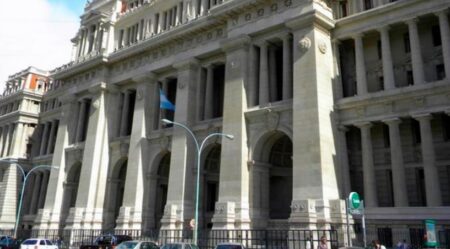 Amparos contra el DNU: la Justicia ratificó al fuero laboral y rechazó dos presentaciones Amparos contra el DNU: la Justicia ratificó al fuero laboral y rechazó dos presentaciones imagen-9