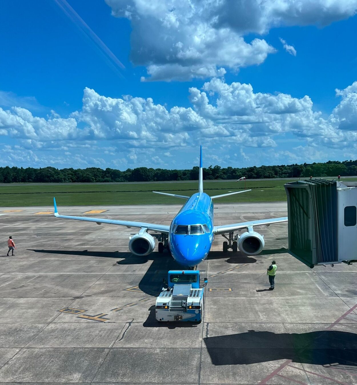 Ruta aérea operativa tras 13 años: Passalacqua celebró la nueva conectividad Resistencia - Puerto Iguazú imagen-1