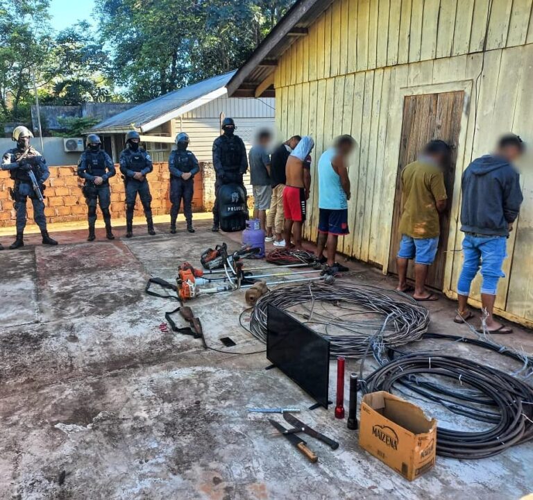 Mega operativo cerrojo en Candelaria: allanamientos, 6 detenidos, armas secuestradas y elementos robados recuperados Mega operativo cerrojo en Candelaria: allanamientos, 6 detenidos, armas secuestradas y elementos robados recuperados imagen-38