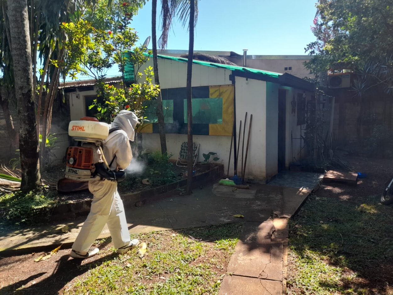 Continúan en barrios posadeños los operativos de descacharrado y control focal contra el Dengue imagen-2