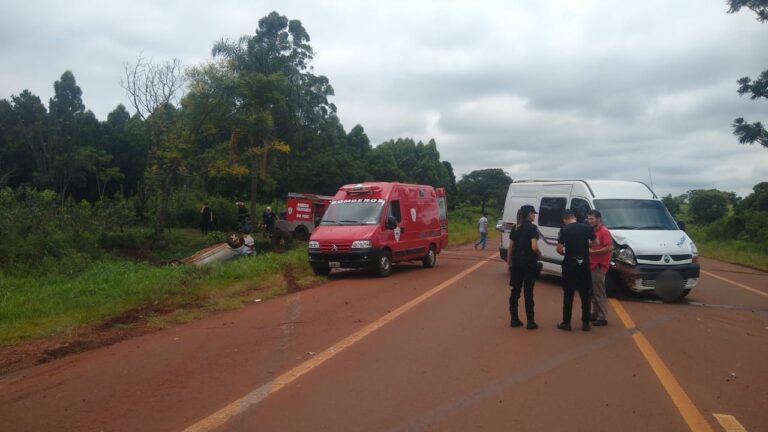 Choque de un auto y una furgoneta con un lesionado imagen-20