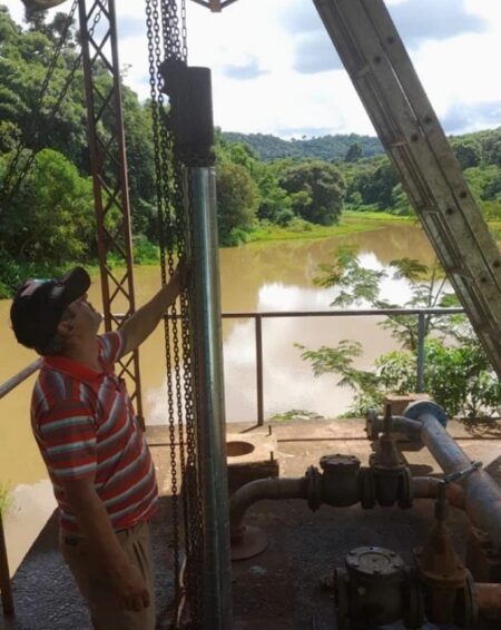 Rápida intervención del Gobierno para restablecer el suministro de agua potable en Irigoyen Rápida intervención del Gobierno para restablecer el suministro de agua potable en Irigoyen imagen-3