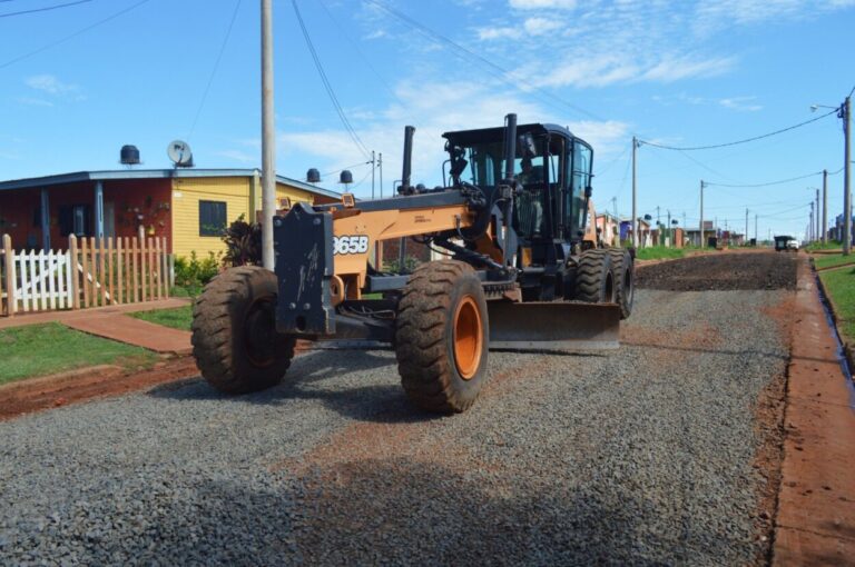 Ejecutan obras de mejoras en calles de Itaembé Guazú imagen-1