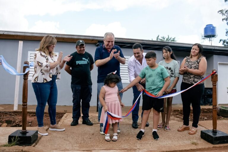 En San Pedro el Gobernador encabezó la entrega de viviendas y recorrió el avance de obras de infraestructura imagen-31