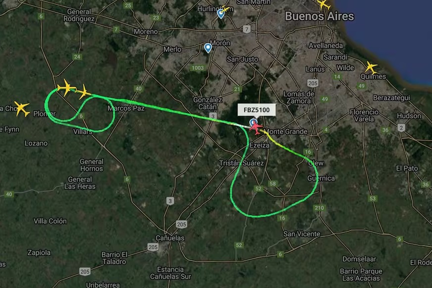 Por emergencia en un avión de Flybondi, cerraron el Aeropuerto de Ezeiza; iba a Iguazú imagen-4