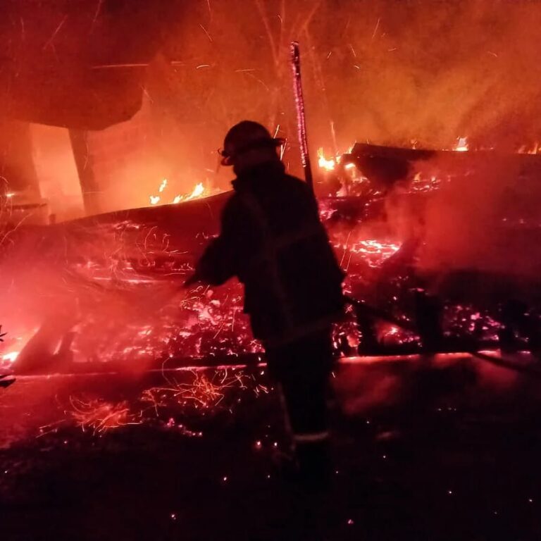 Bomberos de la Policía fortalecen sus guardias ante la alerta por incendios en la provincia imagen-6