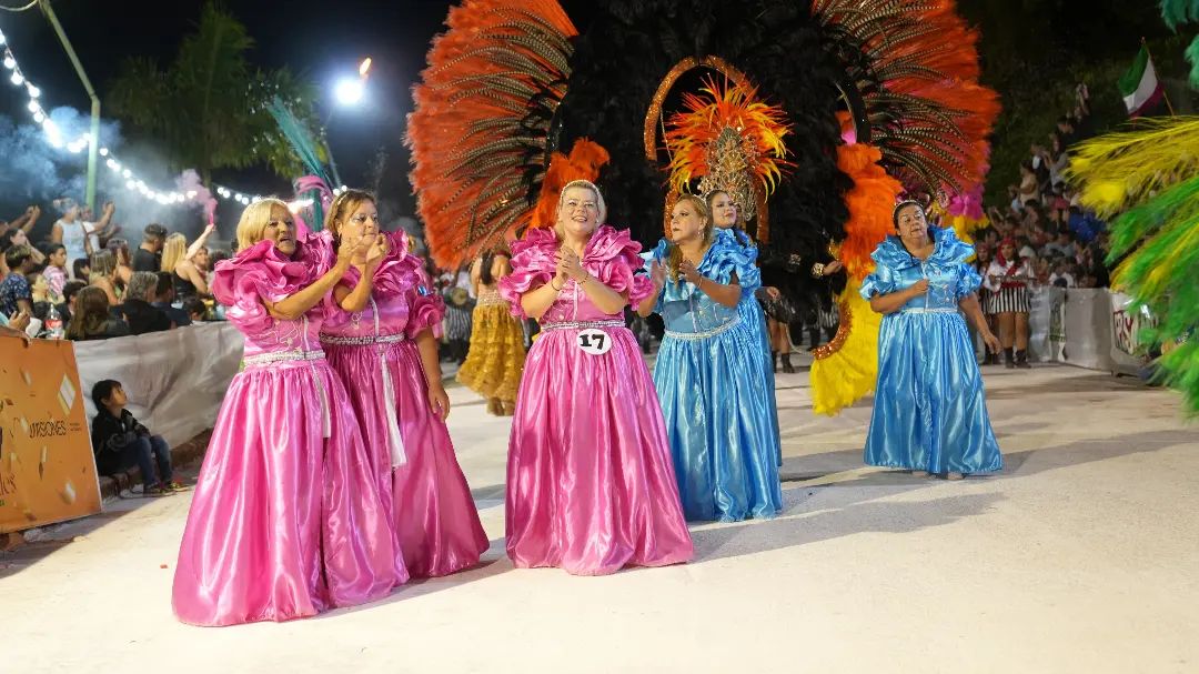 Ritmo, brillo y color en los Corsos apostoleños, en la apertura de los Carnavales Misioneros 2024 imagen-2