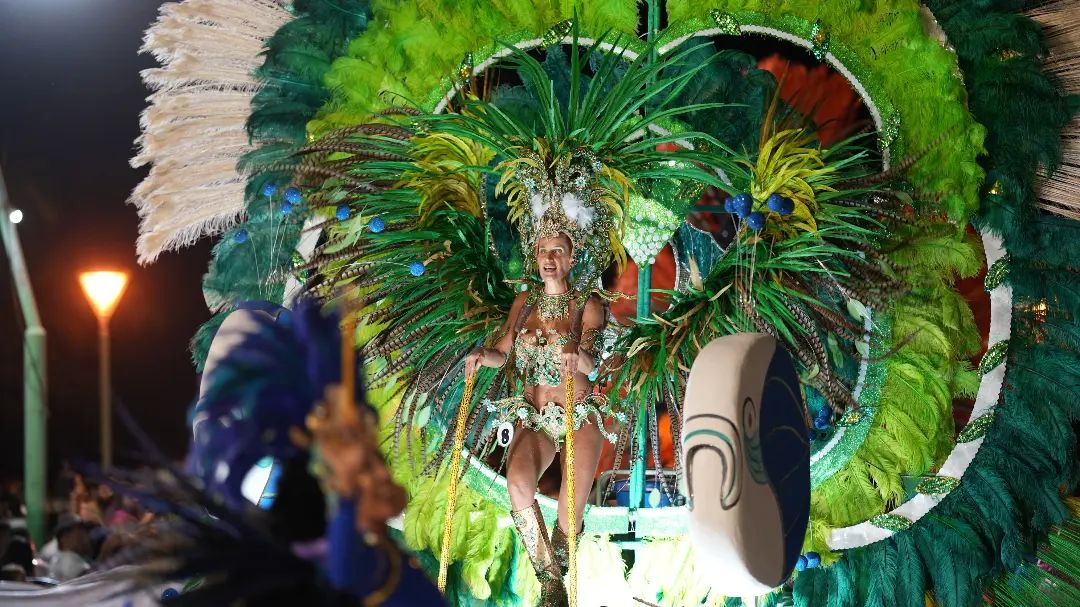 Ritmo, brillo y color en los Corsos apostoleños, en la apertura de los Carnavales Misioneros 2024 imagen-10