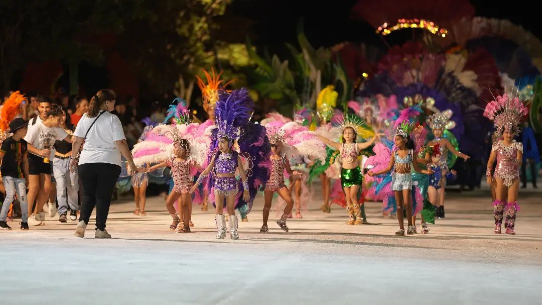 Ritmo, brillo y color en los Corsos apostoleños, en la apertura de los Carnavales Misioneros 2024 imagen-12