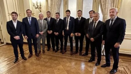 «Ley ómnibus»: gobernadores de JxC anuncian frente común legislativo "Ley ómnibus": gobernadores de JxC anuncian frente común legislativo imagen-3